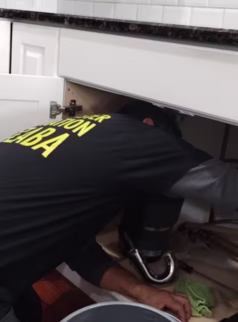 garbage-disposal-leaking
