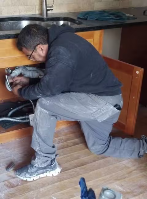 burst-pipe-in-the-kitchen