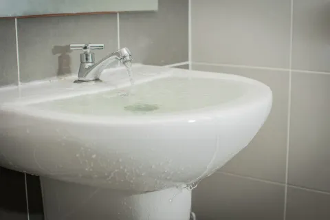 Water overflowing from a running sink in Lexington NE