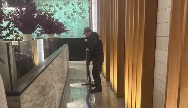 bar-cleaning