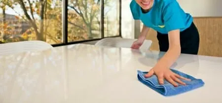 medical-table-cleaning