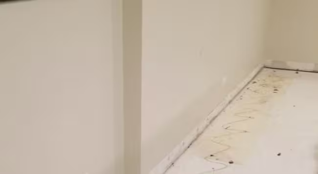 mold-growing-in-apartment-hallway