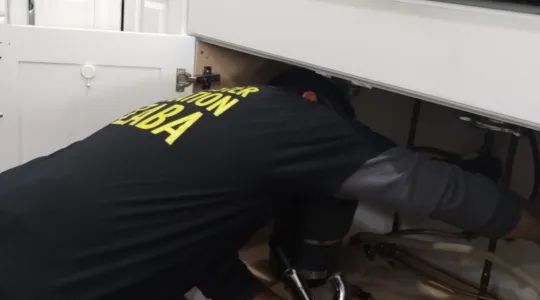 garbage-disposal-leaking