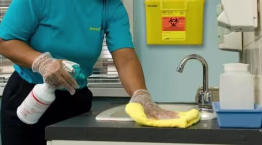 medical-facility-office-cleaner