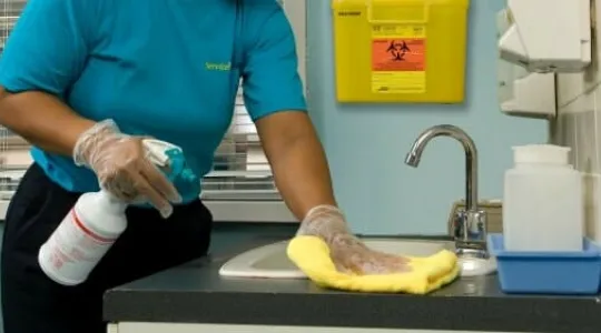 medical-facility-office-cleaner